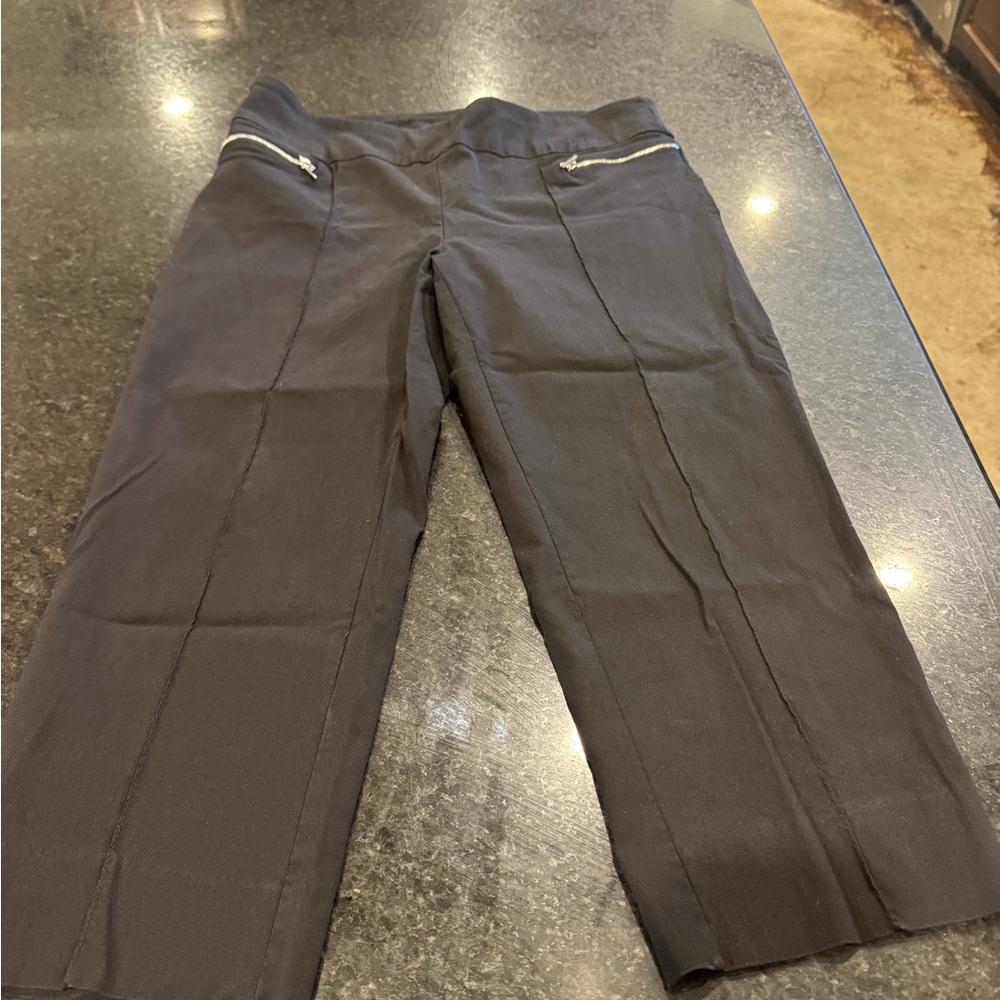 Stylish Black Capris